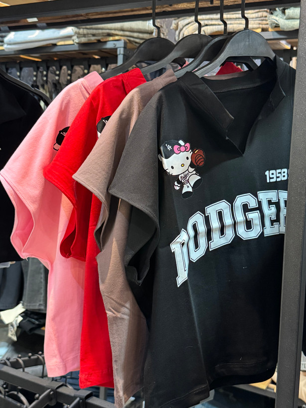 وست هلو کیتی Dodgers | تیشرت طرح دار گرافیکی زنانه و دخترانه