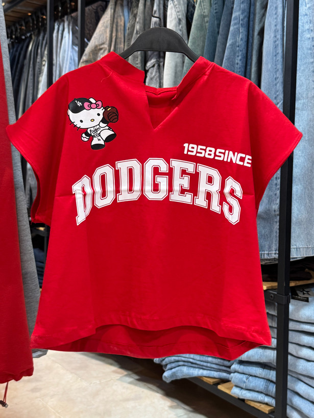 وست هلو کیتی Dodgers | تیشرت طرح دار گرافیکی زنانه و دخترانه